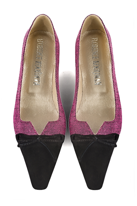 Matt black and fuschia pink women's dress pumps, with a knot on the front. Tapered toe. Low block heels. Top view - Florence KOOIJMAN